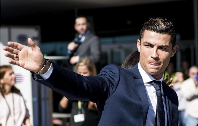 极致弯刀！孙兴慜完美任意球攻入国家队生涯第54球（神级弧线！孙兴慜任意球破门斩获国家队第54球）