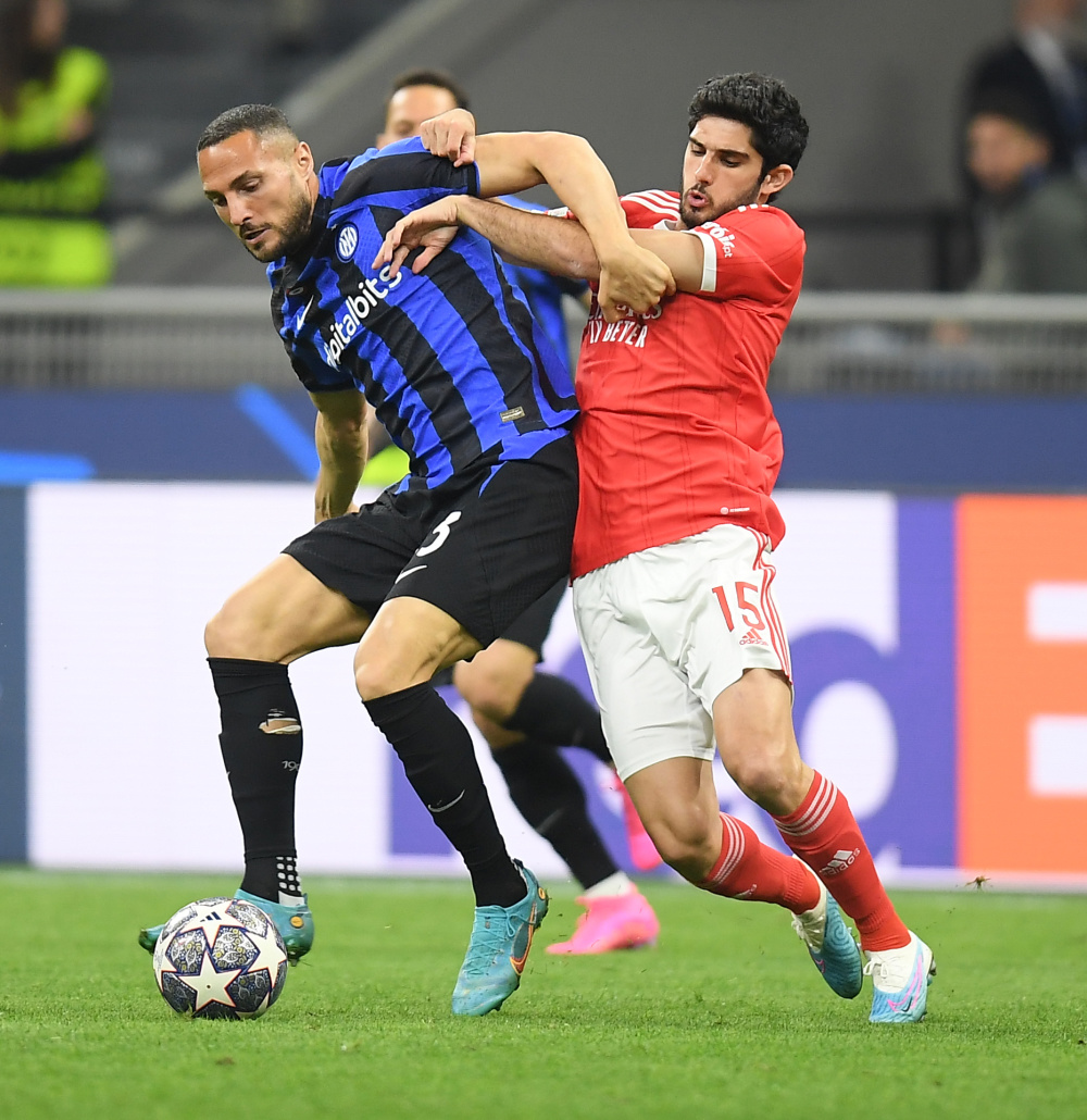 辽宁男篮王哲林关键得分带队胜（王哲林关键时刻发威，助辽宁男篮取胜）