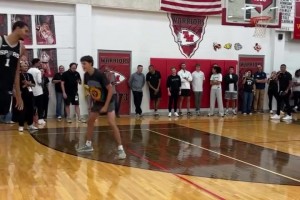 中超赛程更新：关注榜首之争,（中超最新赛程发布：榜首之争成焦点）