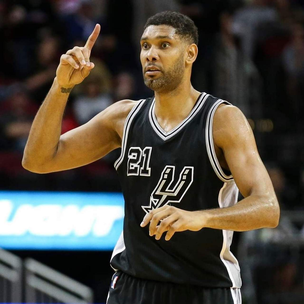 他踢球完全靠脑子（他踢球，全凭智慧）