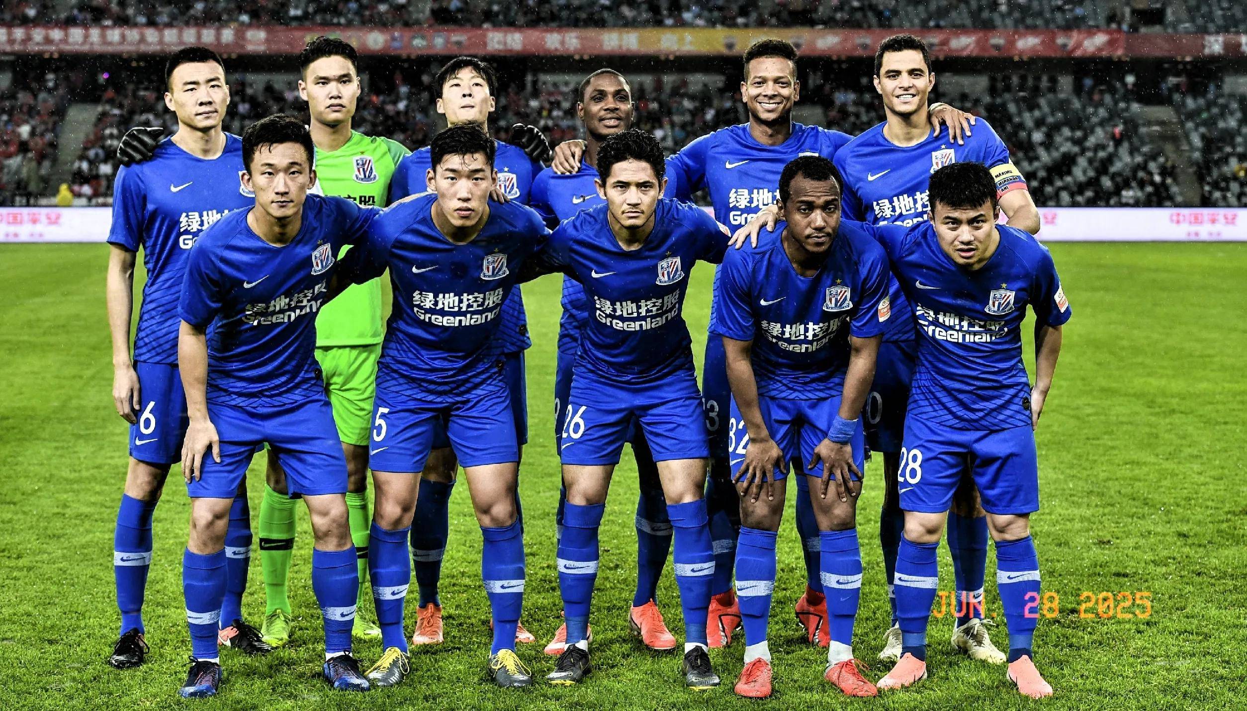 泰山磐石迎来青春风暴 鲁沪将士抵达力明备战围甲（青春风潮席卷泰山磐石，鲁沪将士会师力明备战围甲）