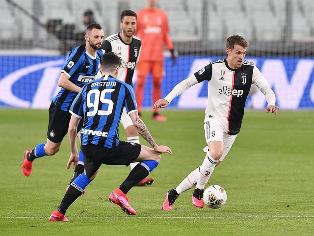 8万人前，21岁克星羞辱皇马：将球带进球门！ 阿隆索已难逃下课？（8万观众见证，21岁新星盘带破门成皇马克星！阿隆索帅位告急？）